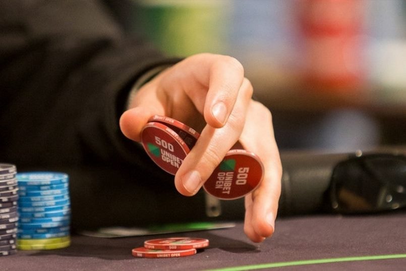 Bluff trong poker chiến thuật hữu hiệu mà người chơi cần nhớ