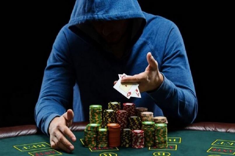 Tâm lý vụng vàng giúp cho bạn có thể dễ dàng áp dụng được chiến thuật Bluff trong poker