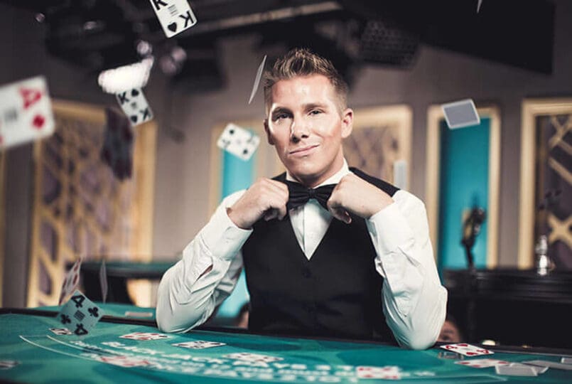 Dealer là người quan trọng trong trò chơi poker
